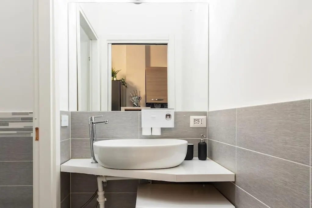Da Francesco - Ampio Monolocale Soppalcato Apartment Milan 0*,
